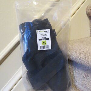 BraceAbility Knee Brace Person with Large Thighs and Big Legs